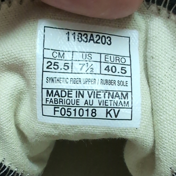 Onitsuka Tiger "Kobe" Chuck Taylor Style Sneakers - Picture 7 of 8